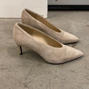 Beautiful High quality  smoke Suede Pumps in a smoke suede in light taupe family